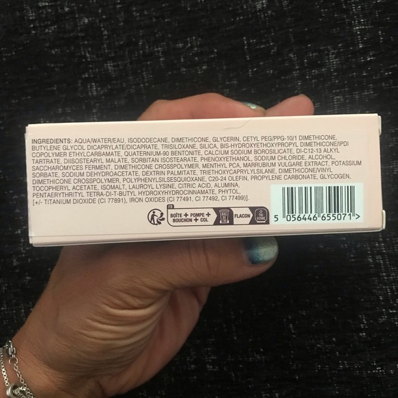 Charlotte Tilbury Airbrush Flawless Foundation - 15 Neutral - Picture 4 of 6